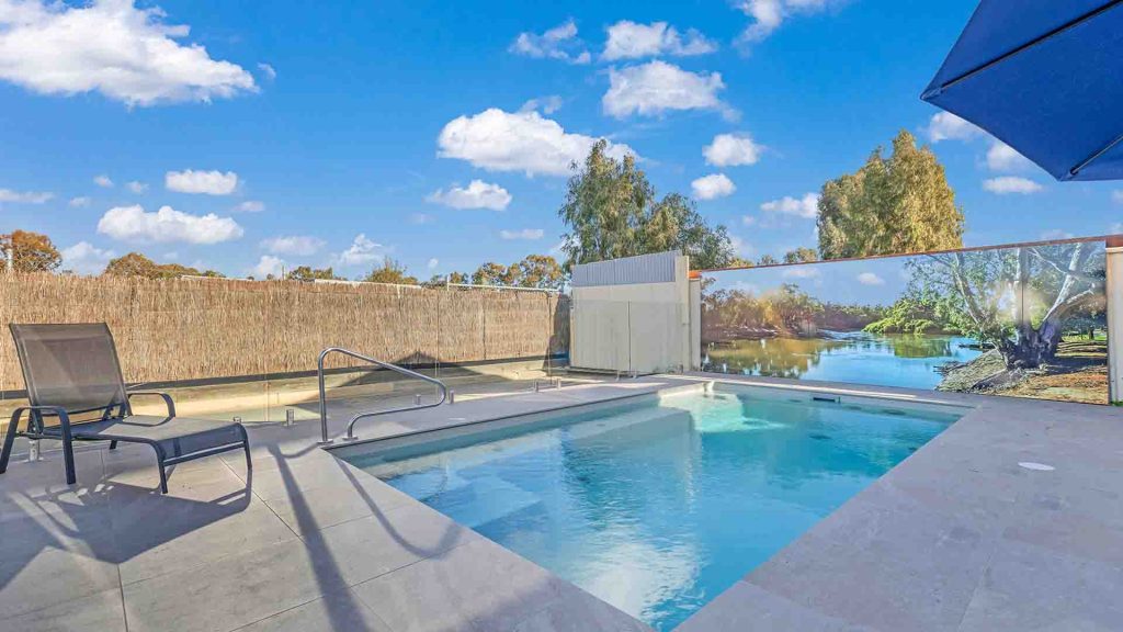 Golden River Motor Inn Moama pool