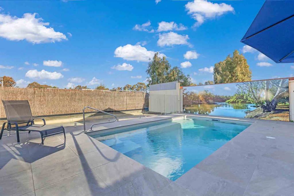 Golden River Motor Inn Moama pool