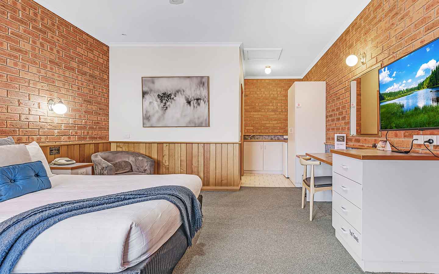 Golden River Motor Inn Queen Room 2
