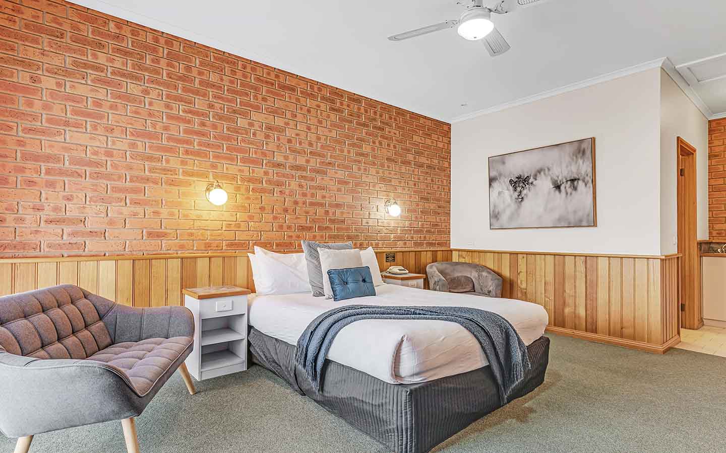Golden River Motor Inn Queen Room