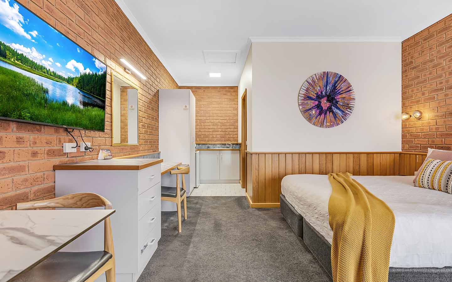 Golden River Motor Inn Spa Room